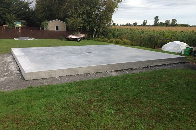 La fixation de l'épaisseur d'une dalle en béton pour un abri de jardin