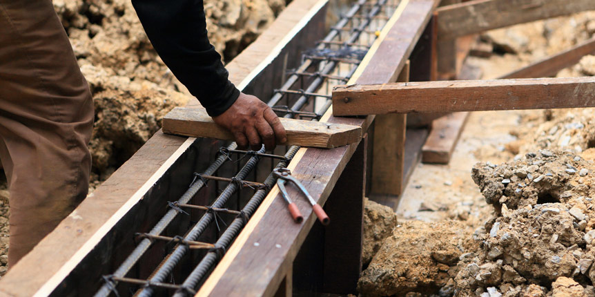 Comment faire une fondation d’un mur de clôture?