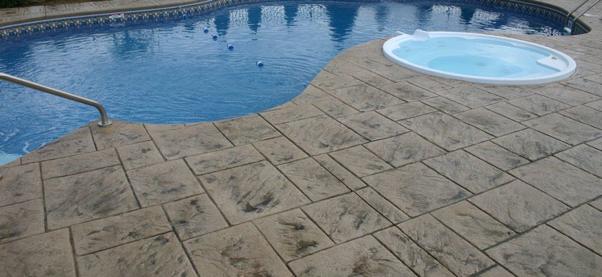 le béton imprimé pour la plage d'une piscine