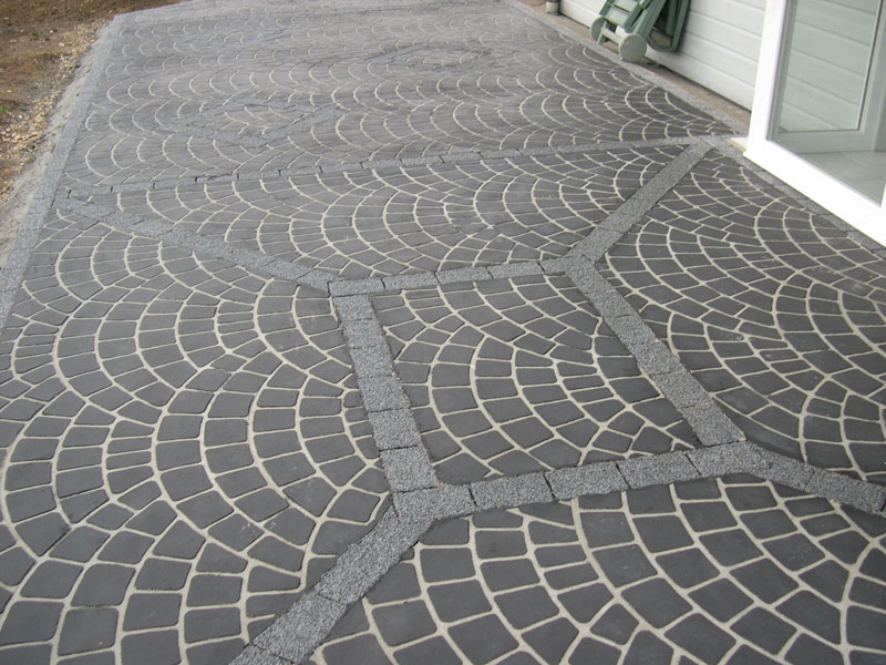 Une terrasse en béton matricé